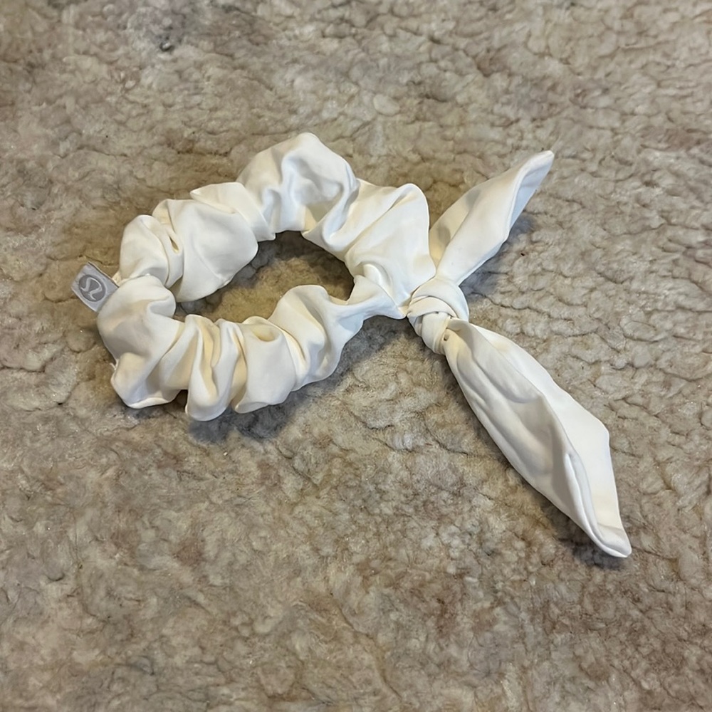 lululemon white scrunchie